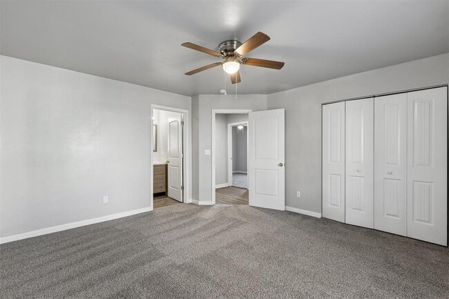 Building Photo - 401 Debra Ct
