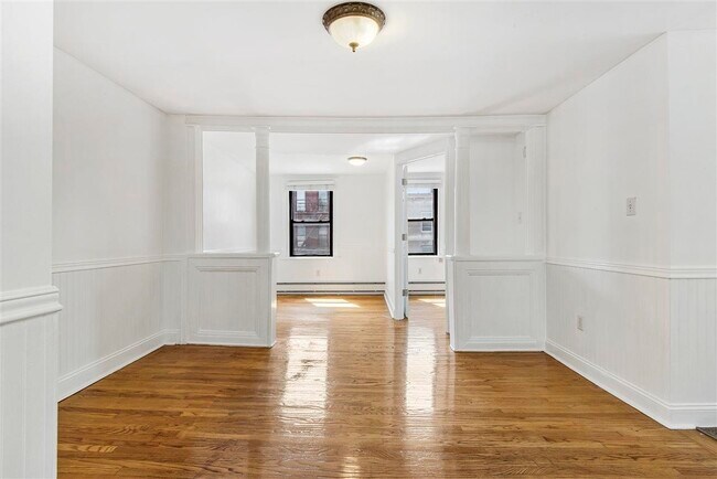 Building Photo - 212 5th St