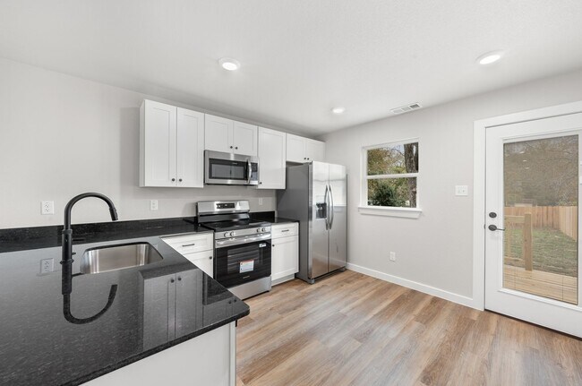 Building Photo - Brand New, Modern, and Ready for You in Waco, TX!