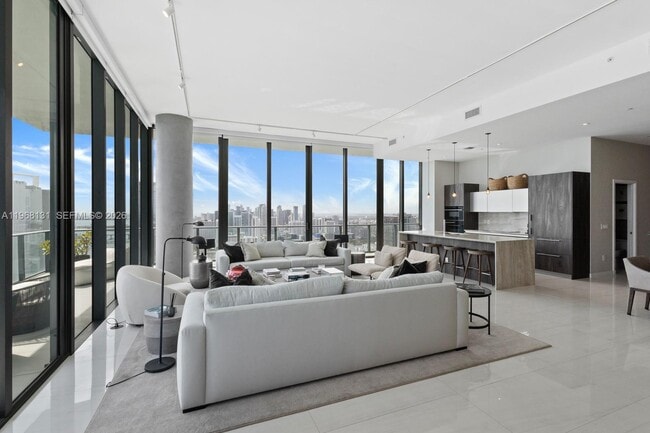 Building Photo - 480 NE 31st St