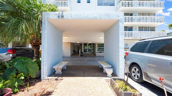 Building Photo - 13155 Ixora Ct