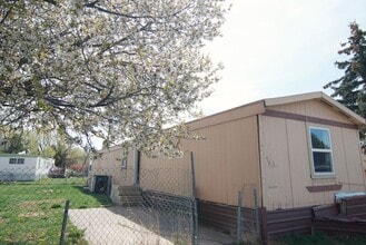 Building Photo - 765 Eve Dr