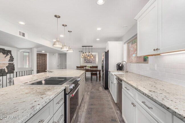 Building Photo - 321 E Aspen Way