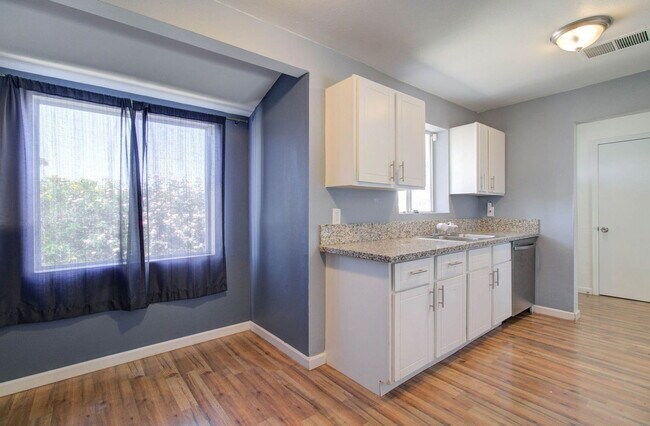 Building Photo - 5657 N 39th Ave