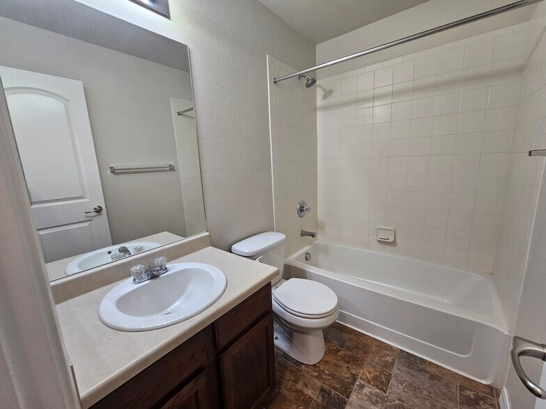 Building Photo - 2063 Velliquette Ln