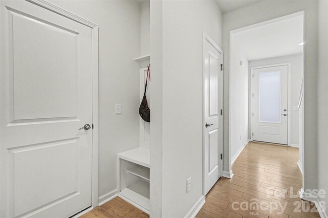 Building Photo - 5128 Somerset Hill Ln