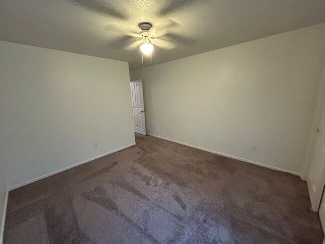 Building Photo - 4 bedroom home