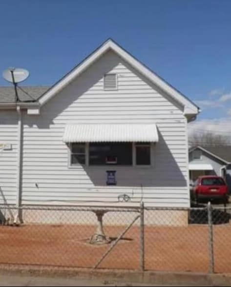 Primary Photo - 711 Arroyo Ave