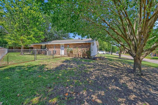 Building Photo - 746 Hillside Dr