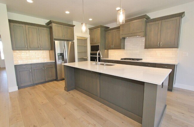 Building Photo - Immaculate Single-Level Home in Reveille de Valor