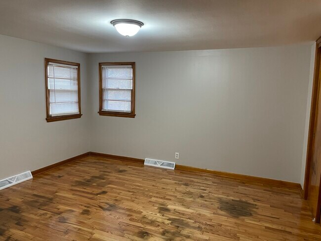 Building Photo - 38 Kellwood Dr