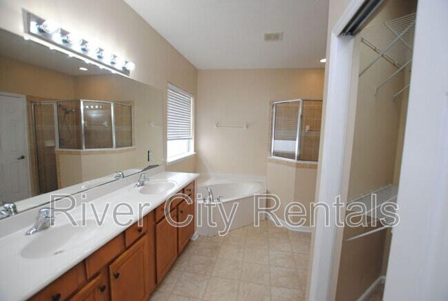 Building Photo - 3022 Piedmont Manor Dr