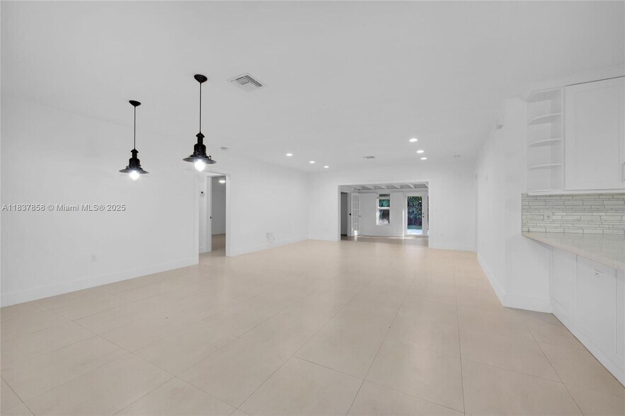 Building Photo - 5990 SW 86th St