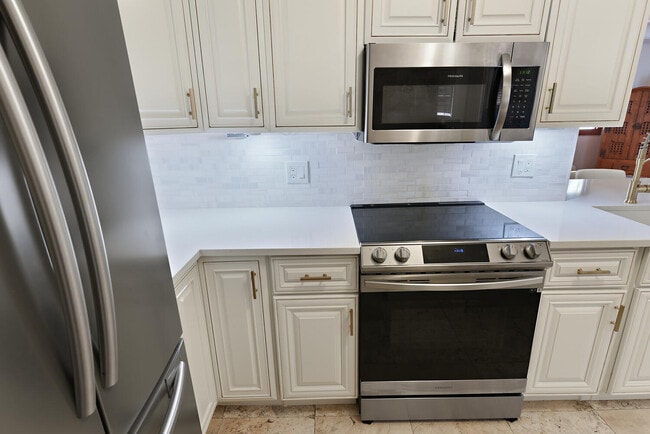 Building Photo - 250 S Ocean Blvd