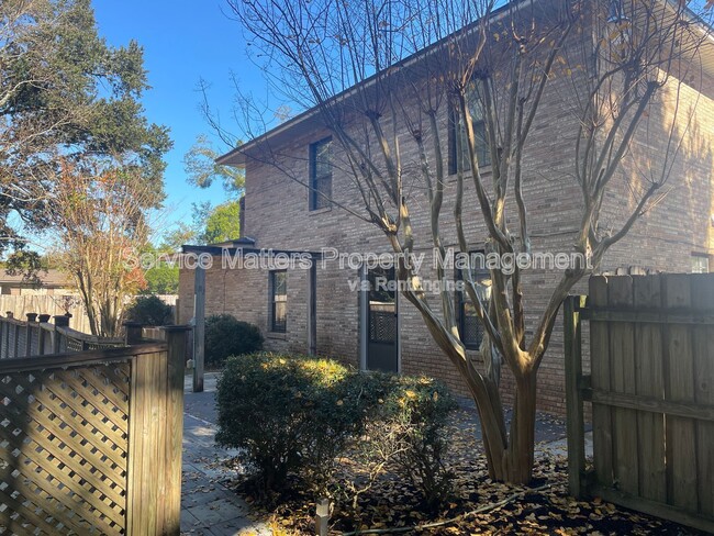 Building Photo - 5067 Serry Ln