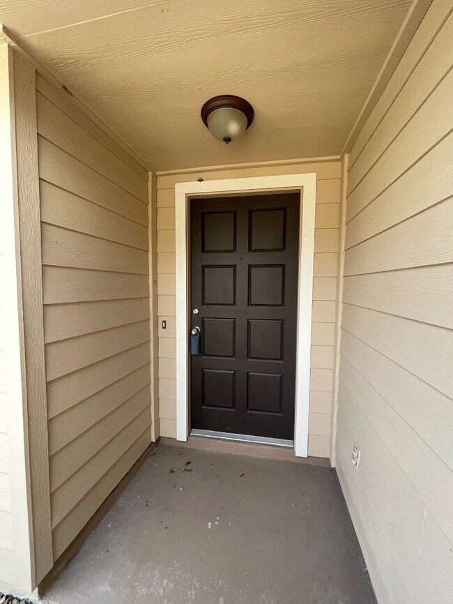 Building Photo - 2126 Collingsfield Dr