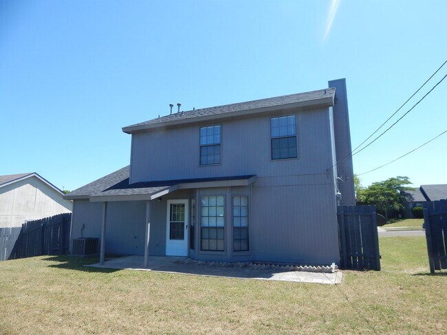 Building Photo - 1613 Bobby Lee Dr