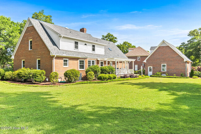 Building Photo - 1723 Verrazzano Dr