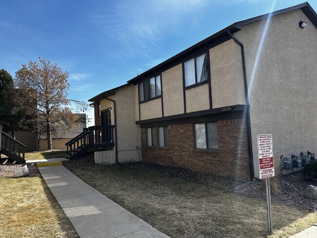Building Photo - "Charming 2-Bedroom Retreat in Colorado Sp...