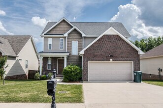 Building Photo - Two Story in Rossview!