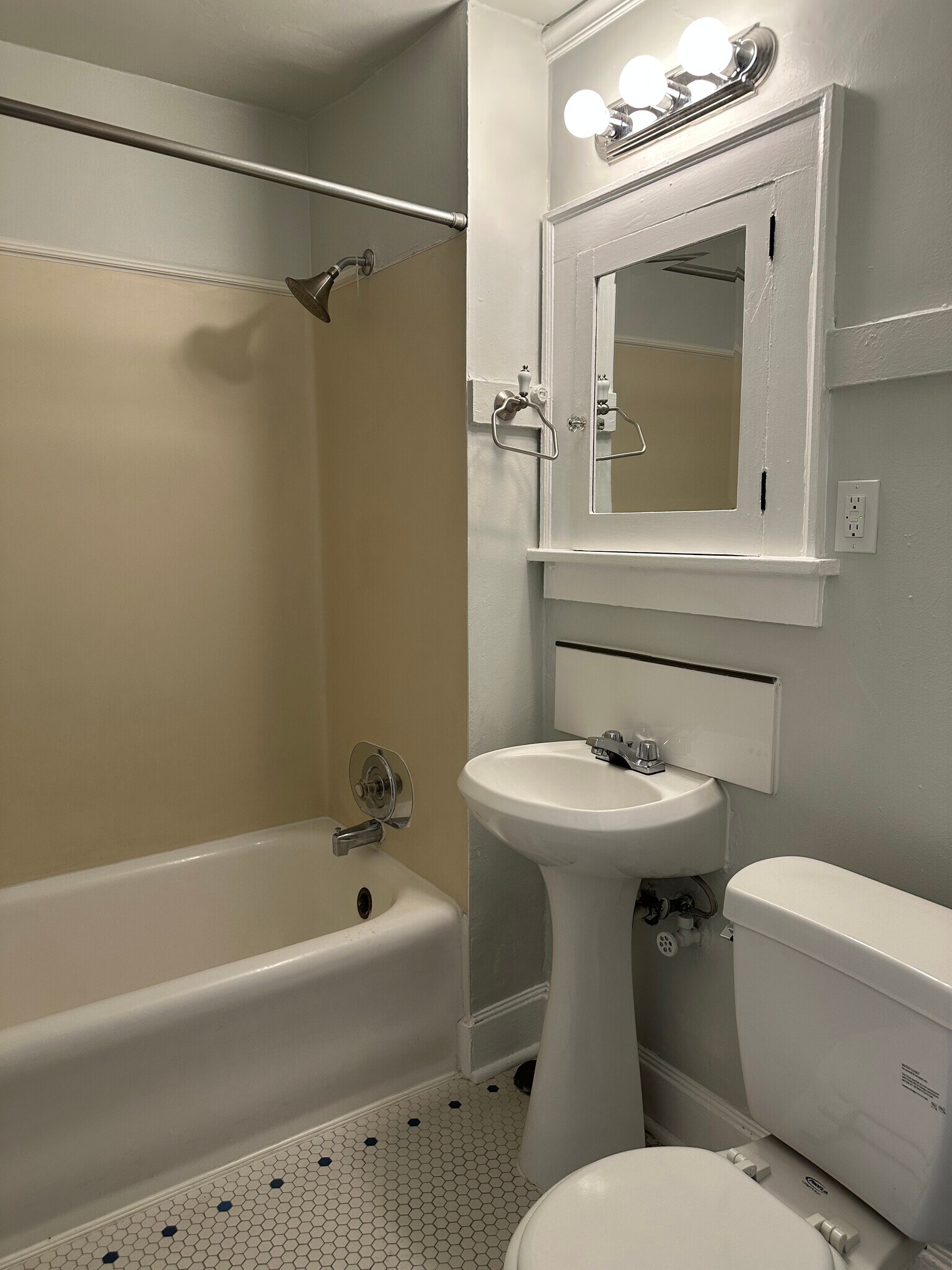 Building Photo - 766 Belmont Ave E