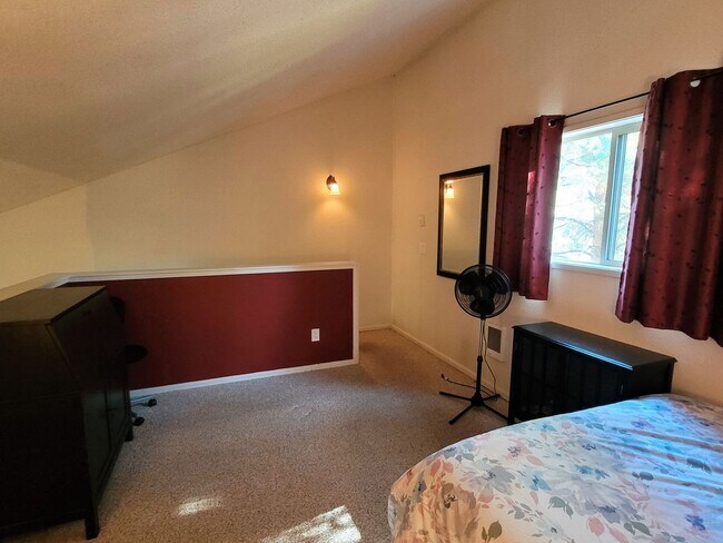 Building Photo - Mt. Bachelor Village Condo #207