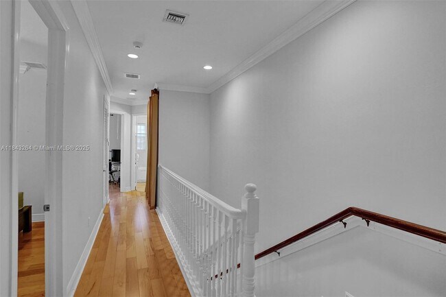 Building Photo - 426 SW 9th St