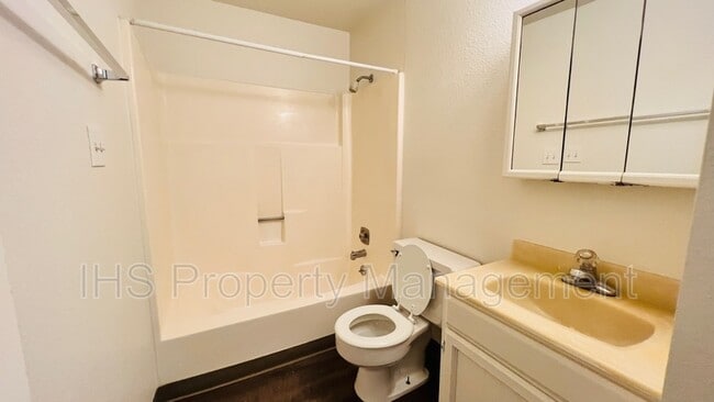 Building Photo - 409 Benham St