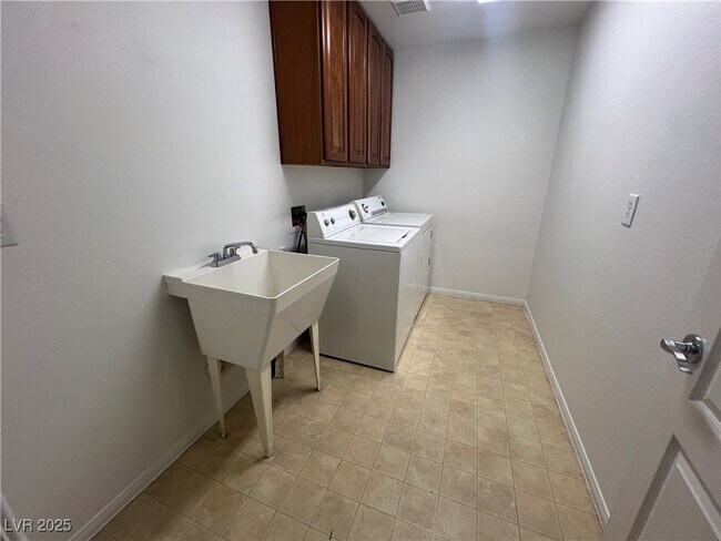Building Photo - 1550 Midnight Cowboy Ct