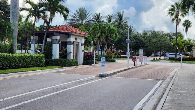 Building Photo - 1601 Sorrento Dr