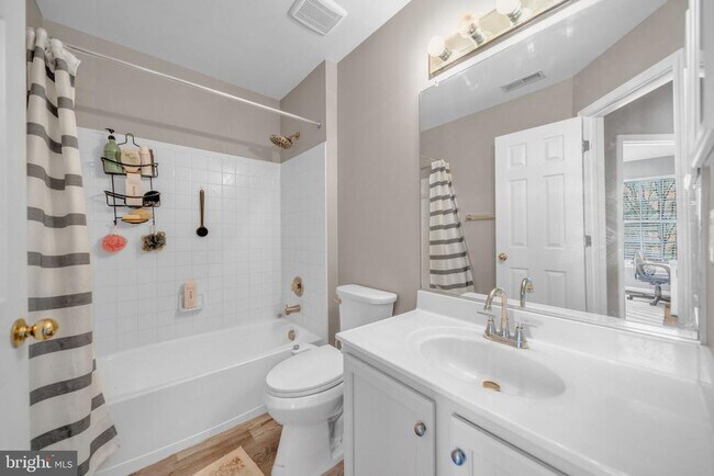 Building Photo - 6340 Cullen Pl