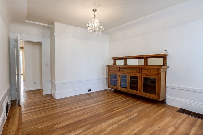Building Photo - 5 Bed / 2 Bath home in Outer Richmond near...
