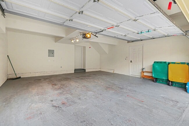 Building Photo - 6412 Silver Mesa Dr