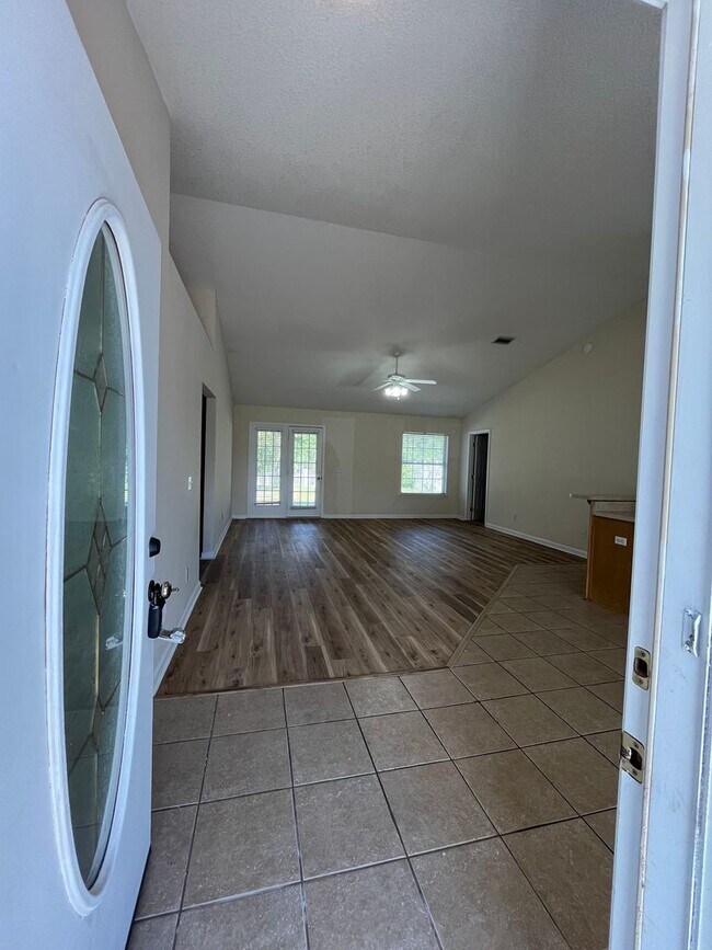 Building Photo - 209 Royal Palms Ave