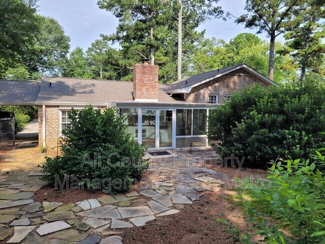 Building Photo - 777 Foxcroft Cir SE