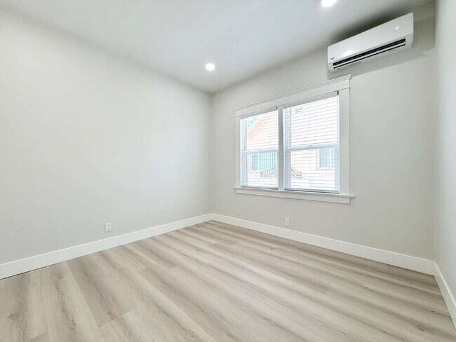 Building Photo - 1313 W 84th Pl