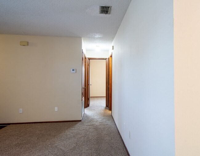 Building Photo - Move-In Ready 3-Bedroom, 2-Bathroom Rental...