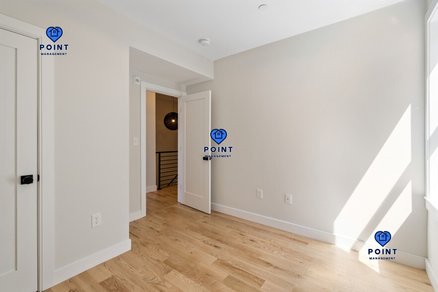 Building Photo - 275 Webster St