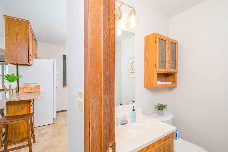 Building Photo - 1207 W Ridgeview Dr