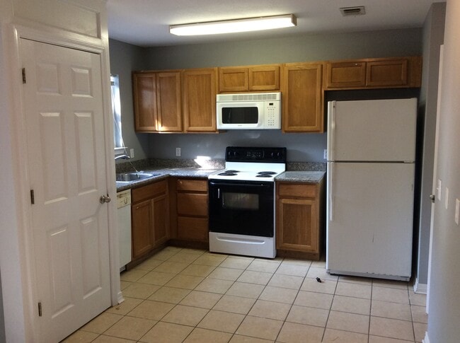 Building Photo - 225 Milray Ln