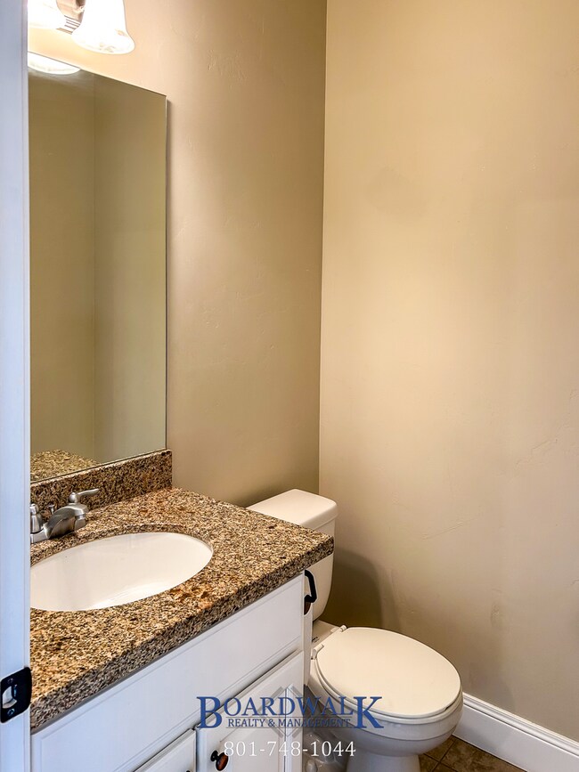 Building Photo - Spectacular 3 bed 2.5 bath in Highland