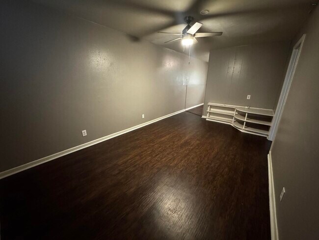 Building Photo - 409 Park St