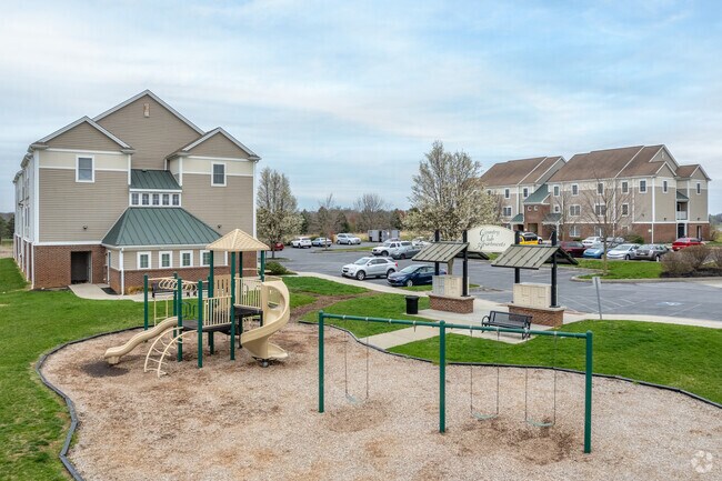 Building Photo - Country Club Apartments