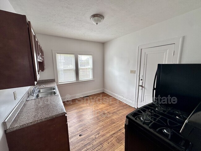 Building Photo - 245-247 Oakdale Ave.