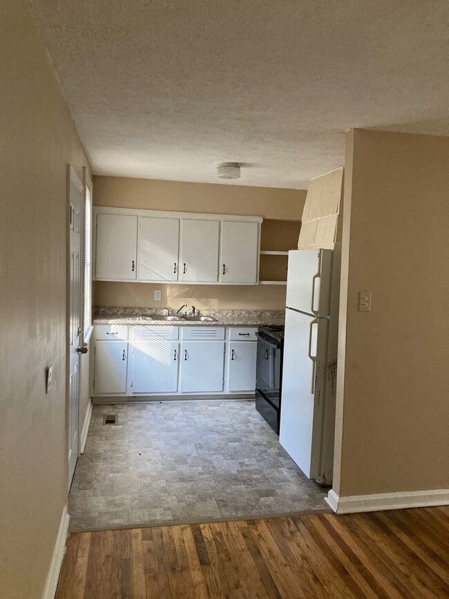 Building Photo - 2 Bed, 1 Bath Available for Rent