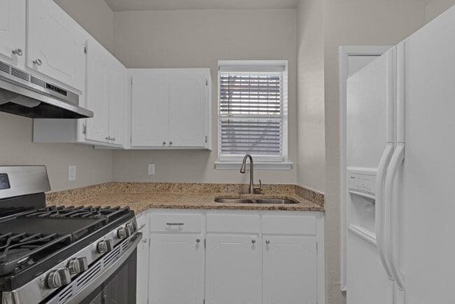 Building Photo - 408 Nino Aguilera St