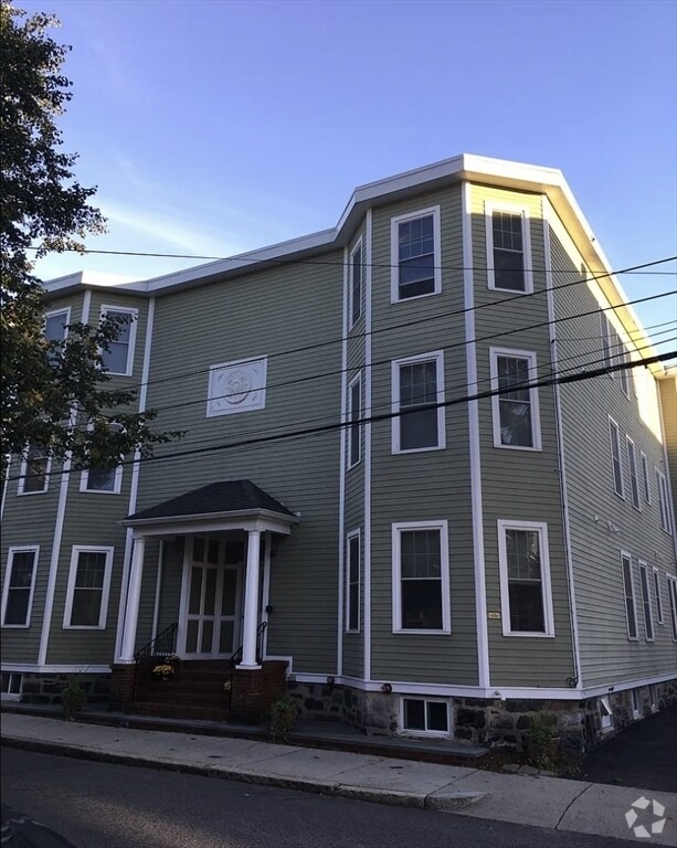 Building Photo - 146 Clifton St