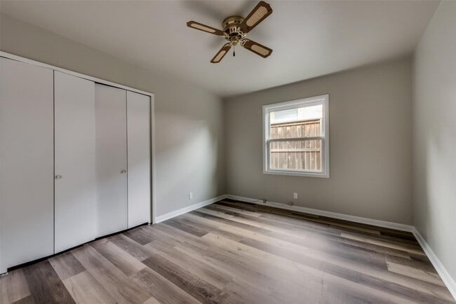 Building Photo - Fabulous modern house located in highly desirable Greenwood Hills