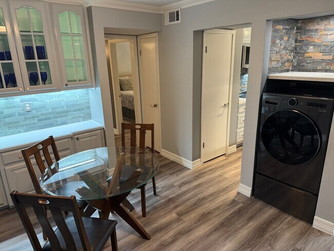 Building Photo - 505 Westcott St