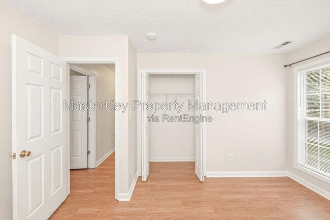 Building Photo - 6307 Forest Ridge Dr